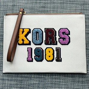 Michael Kors large wristlet Rare💥